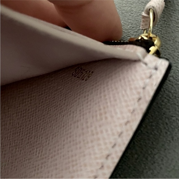 LOUIS VUITTON Monogram Victorine Wallet - Picture 6 of 8